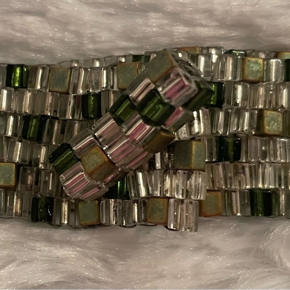 Beautiful hand-beaded sage green and silvery white bracelet. - Picture 5 of 10